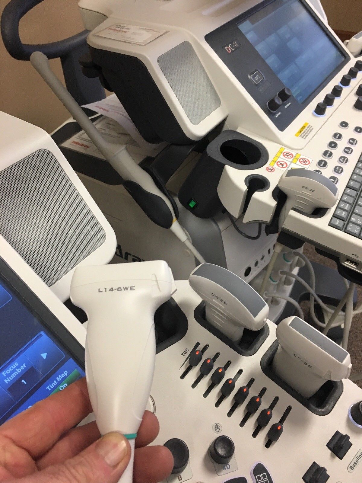 Mindray ultrasound dc-8 DIAGNOSTIC ULTRASOUND MACHINES FOR SALE