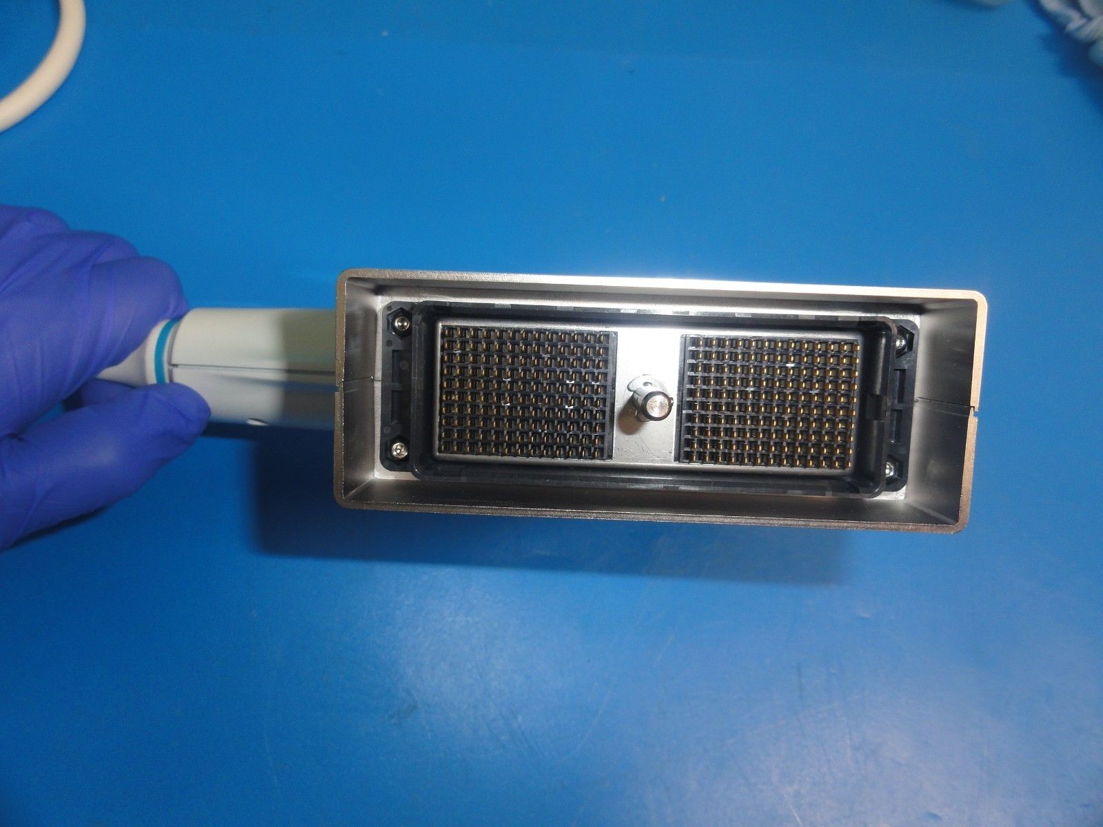 GE 227s P/N 2118743 Phased Array 2-4 MHz Probe W/ Hook for GE Logiq 700 (5979 DIAGNOSTIC ULTRASOUND MACHINES FOR SALE