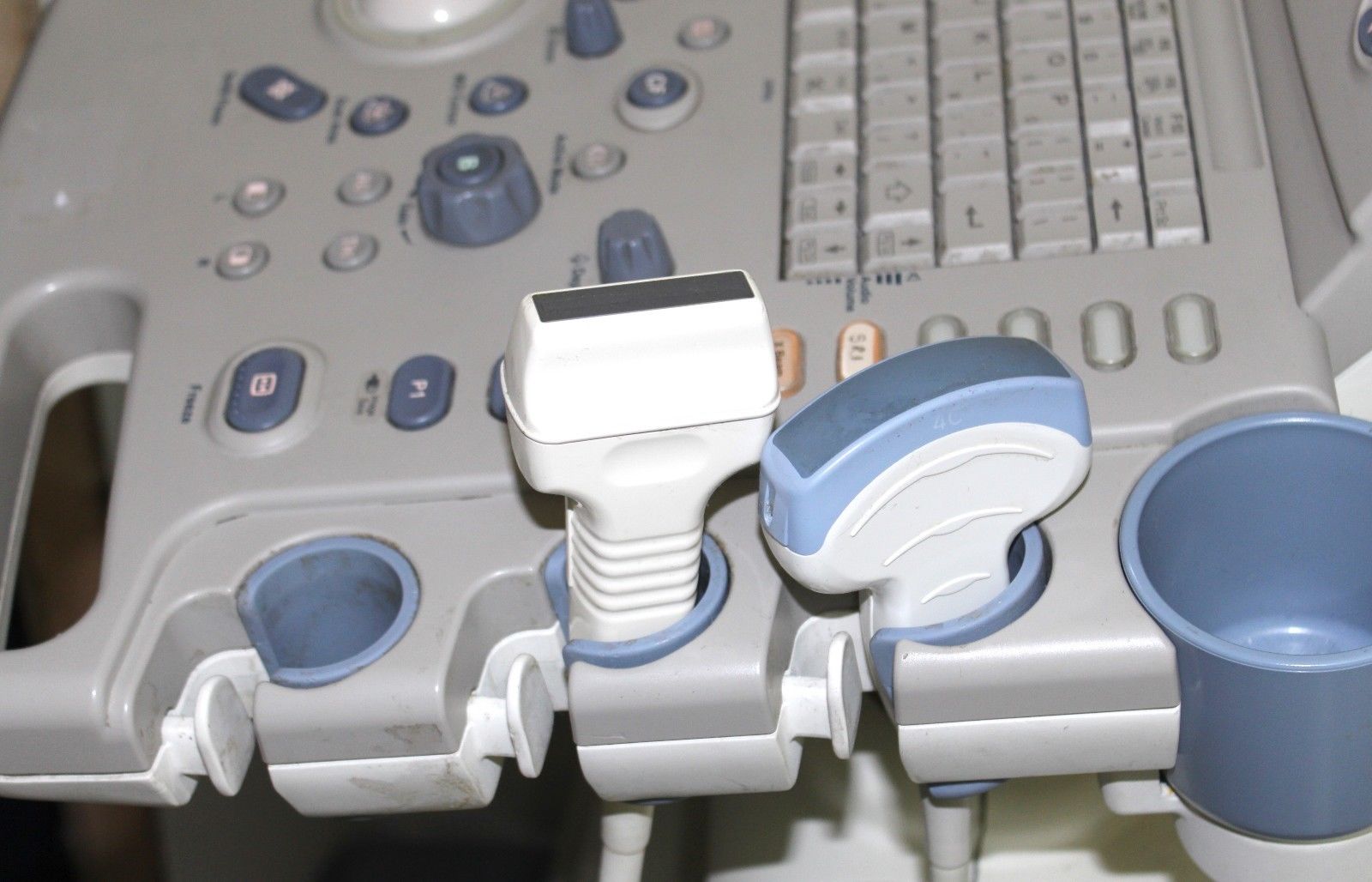 GE Logiq P5 Ultrasound System with 2 Probes DIAGNOSTIC ULTRASOUND MACHINES FOR SALE