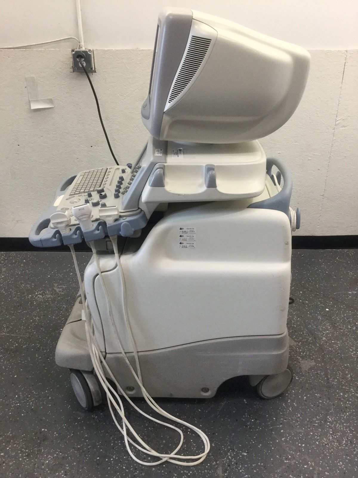 GE Logiq 9 Ultrasound 2003 BT03 + 8L + M12L + 3.5C DIAGNOSTIC ULTRASOUND MACHINES FOR SALE