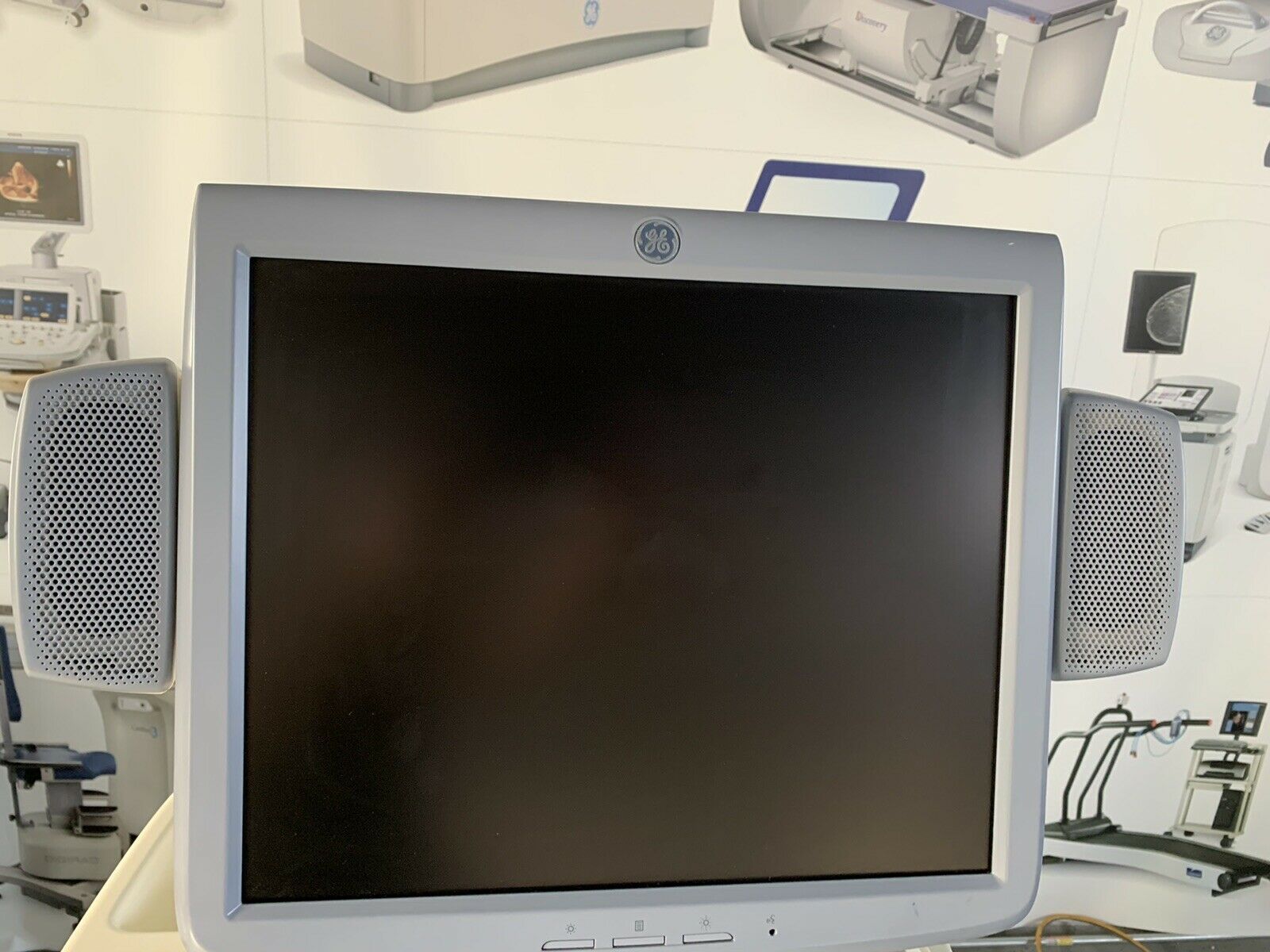 LCD MONITOR GA700 FOR GE LOGIQ 9 ULTRASOUND SYSTEM P/N: 0FTD1060 DIAGNOSTIC ULTRASOUND MACHINES FOR SALE