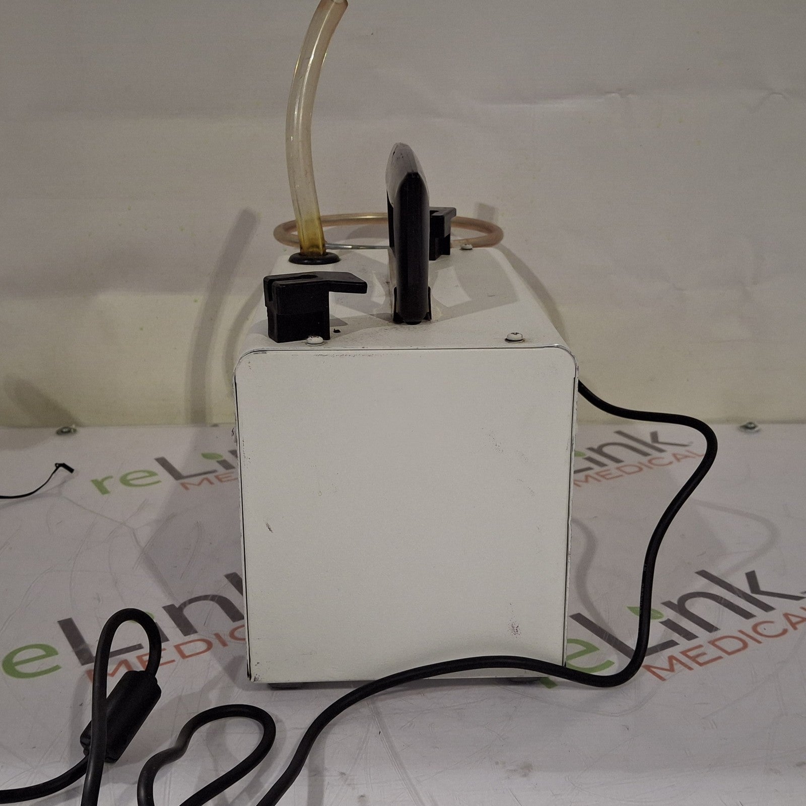 Armstrong Medical Industries, Inc. SSCOR/2500 Pump-Suction Portable