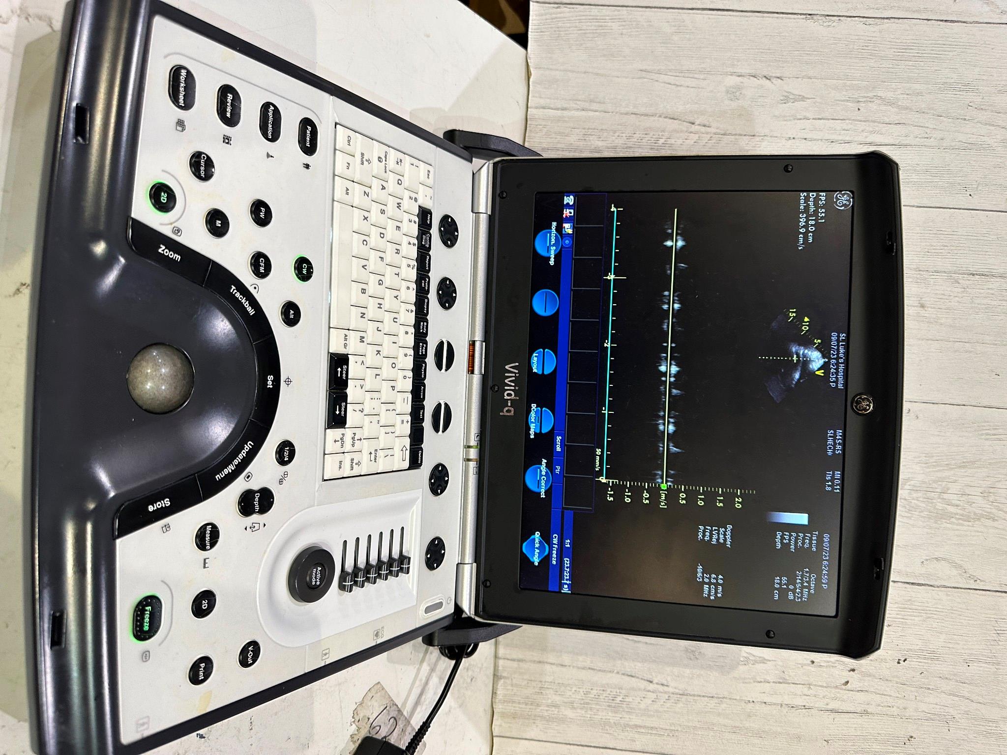 GE VIVID Q PORTABLE ULTRASOUND MACHINE WITH CARDIAC PROBE M4SRS BT12