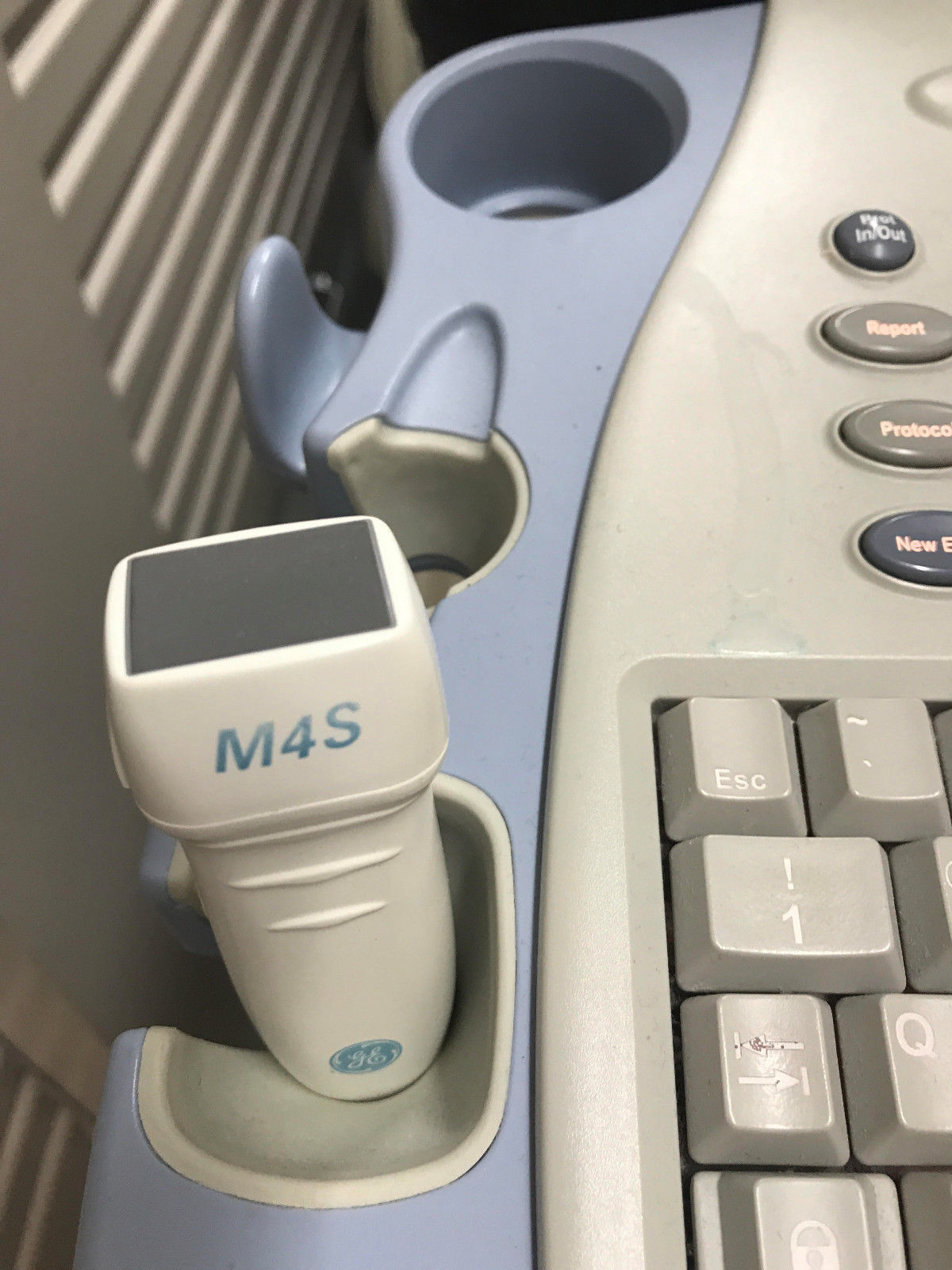 GE VIVID 7 ULTRASOUND CARDIAC 2010 / MANY OPTIONS / 2 X PROBES / 4D 3V & M4S DIAGNOSTIC ULTRASOUND MACHINES FOR SALE