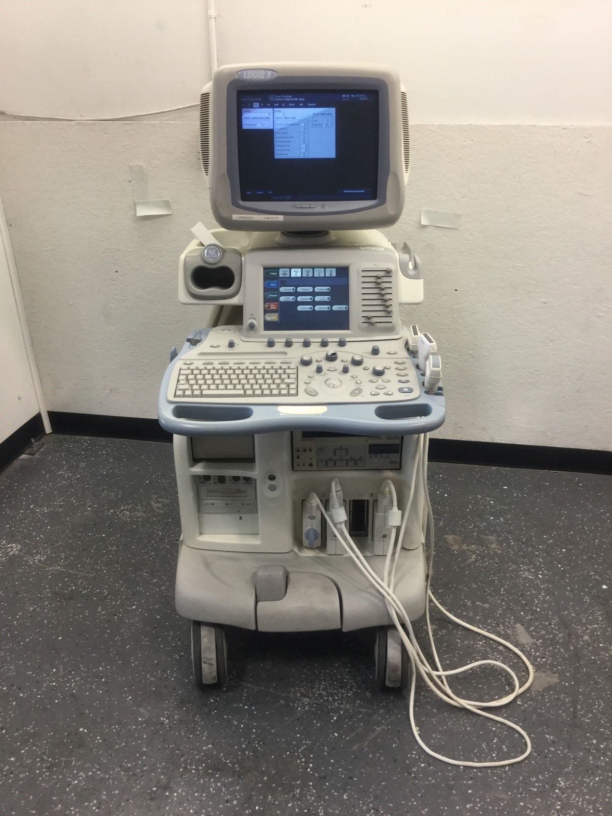 GE Logiq 9 Ultrasound  2003  BT03 + 8L + M12L + 3.5C DIAGNOSTIC ULTRASOUND MACHINES FOR SALE