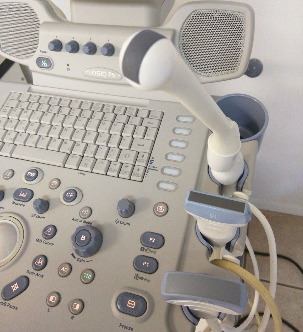 GE LOGIQ P5 2007 ULTRASOUND SYSTEM W/3 PROBES 4C CONVEX & 9L LINEAR &