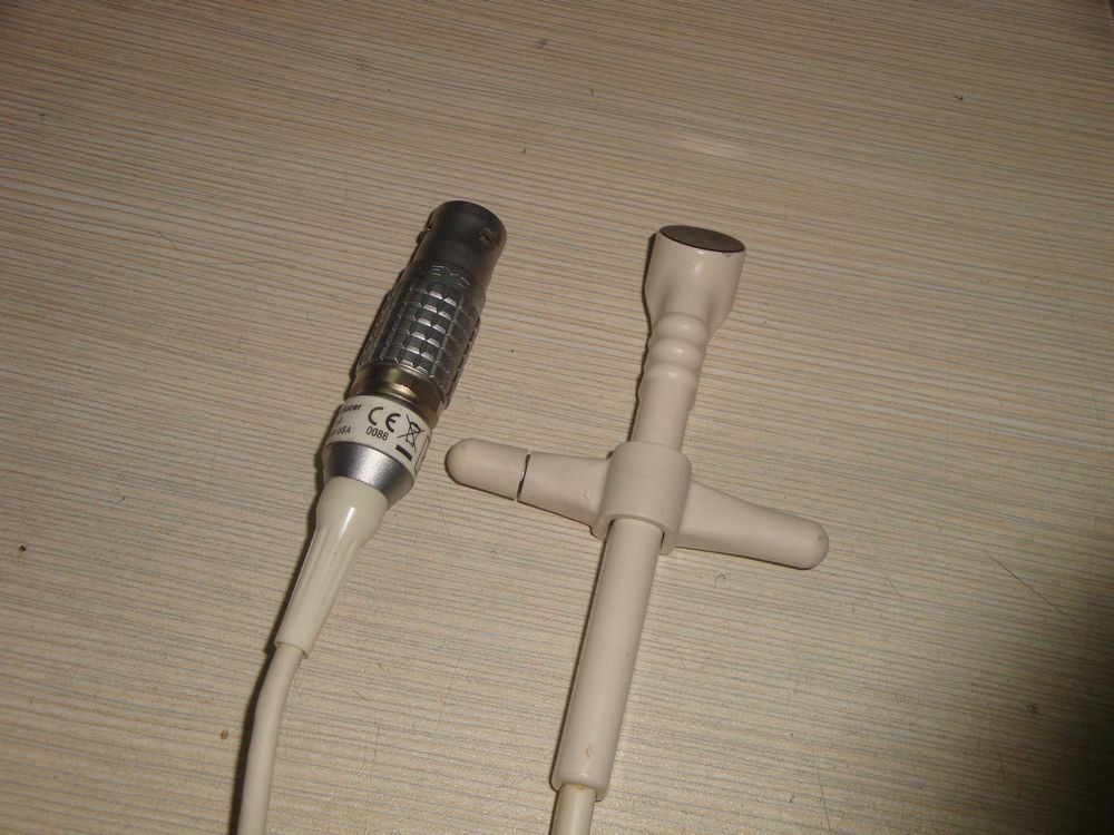 probe head and connector