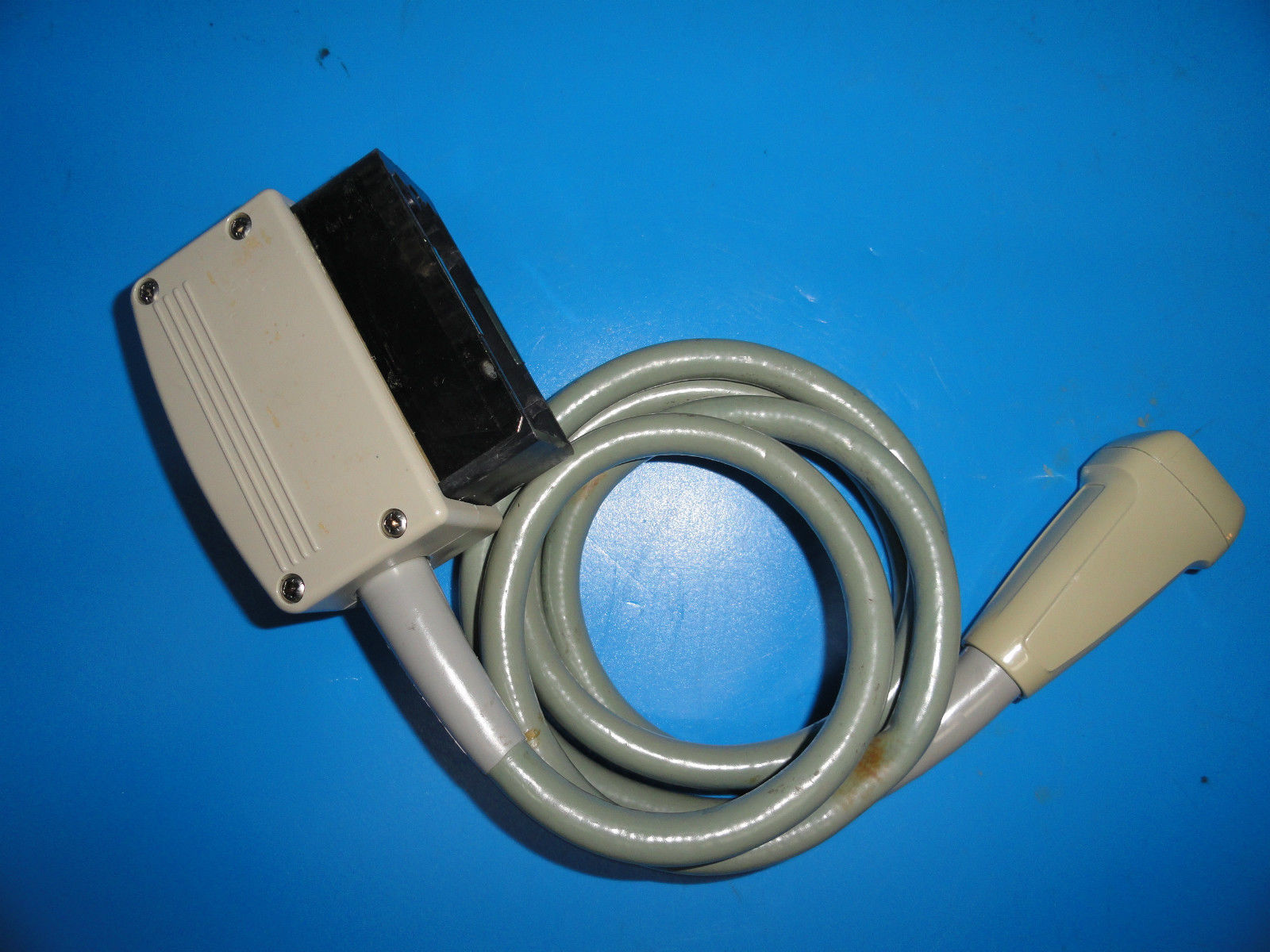 a gray probe heaf connected to an electrical device