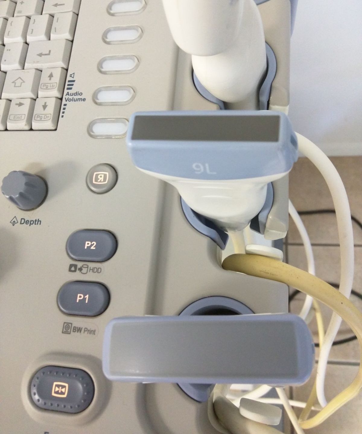 GE LOGIQ P5 2007 ULTRASOUND SYSTEM W/3 PROBES 4C CONVEX & 9L LINEAR & E8C TRANSV DIAGNOSTIC ULTRASOUND MACHINES FOR SALE