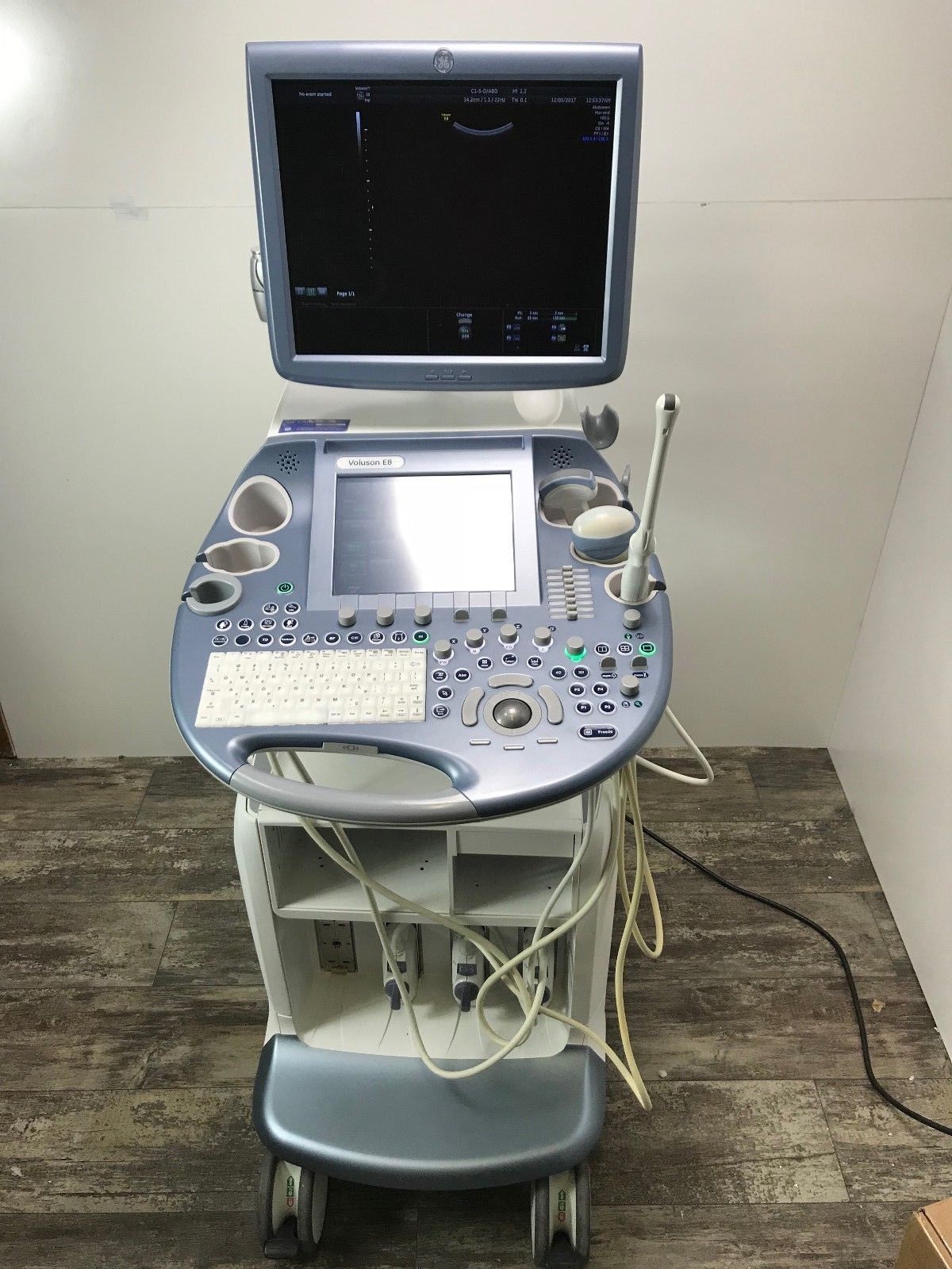 GE VOLUSON E8 BT13 HD LIVE ULTRASOUND WITH RM6C, C1-5D, IC5-9D PROBES DIAGNOSTIC ULTRASOUND MACHINES FOR SALE