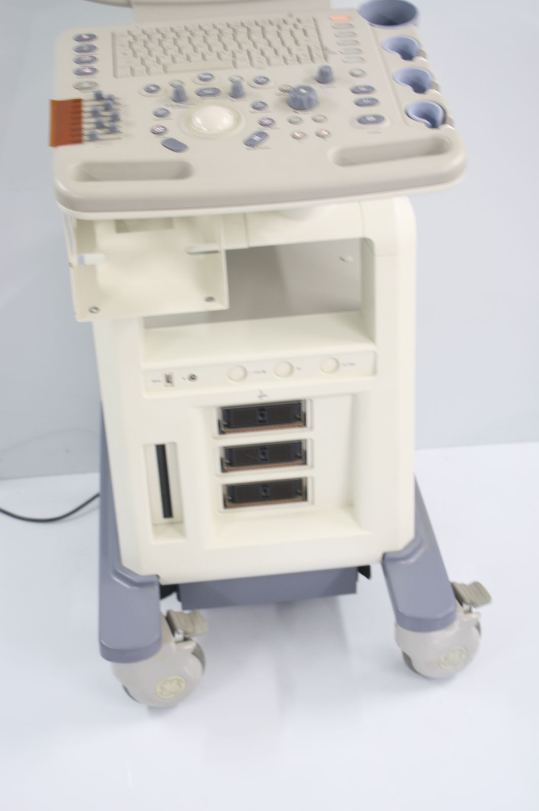 GE General Electric VIVID LOGIQ P5 Ultrasound Machine- PARTIALLY TESTED DIAGNOSTIC ULTRASOUND MACHINES FOR SALE
