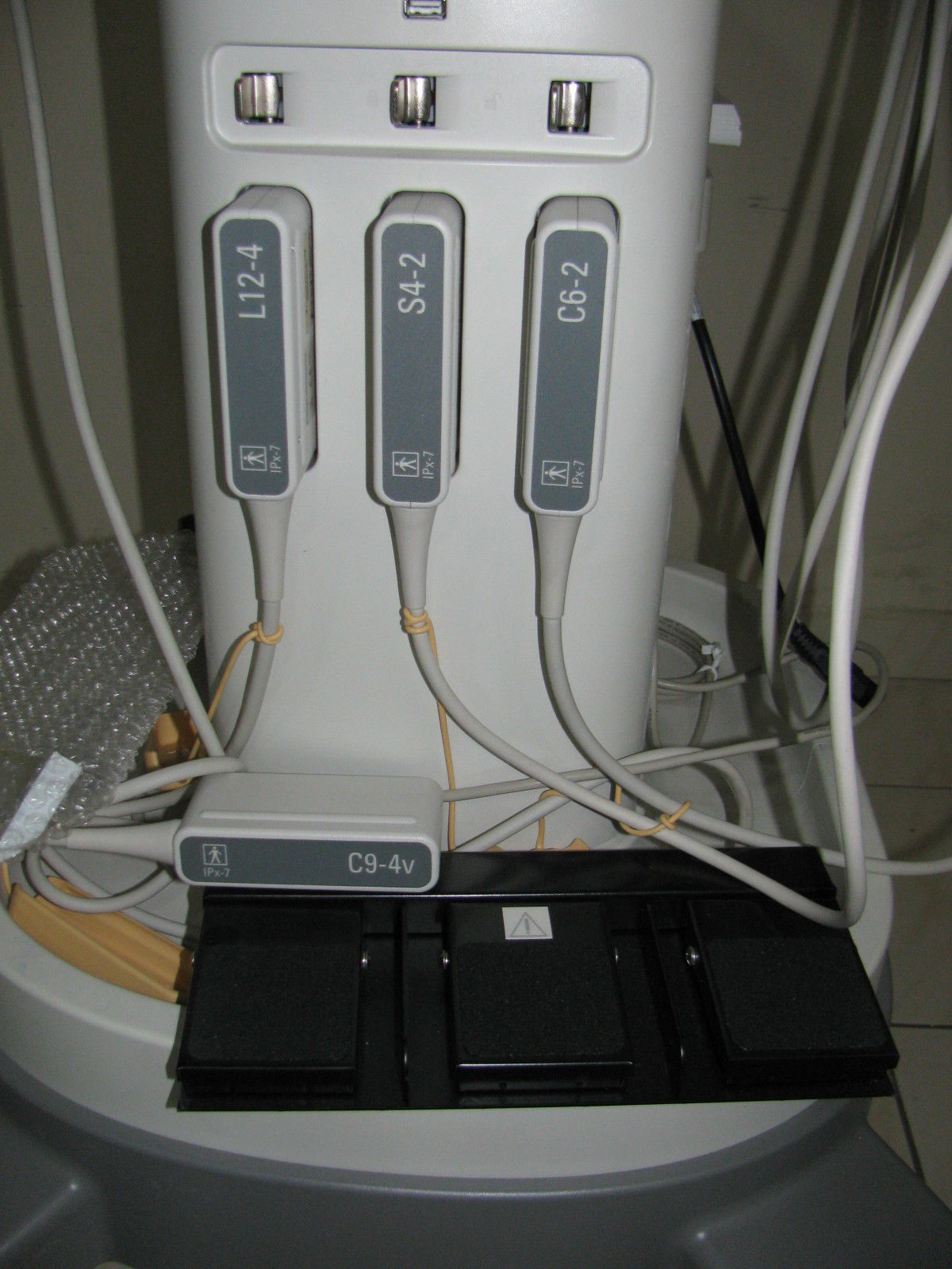 a medical device is connected to multiple probes
